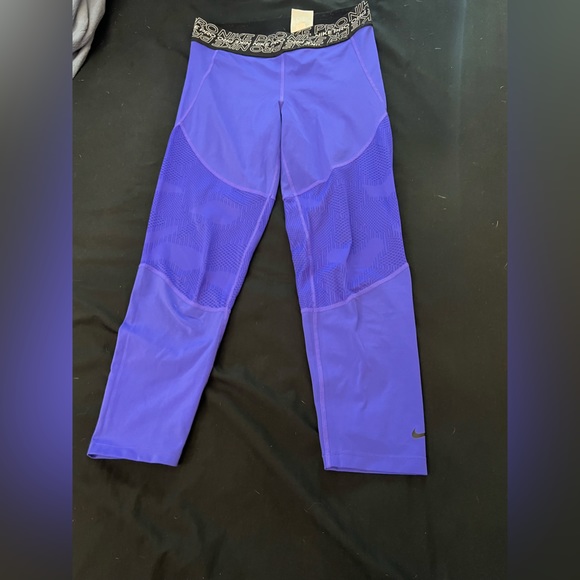 Nike Pro Dri Fit Women’s Seamless Capri Leggings - Picture 1 of 4